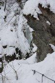 Wasserfall in Schnee und Eis